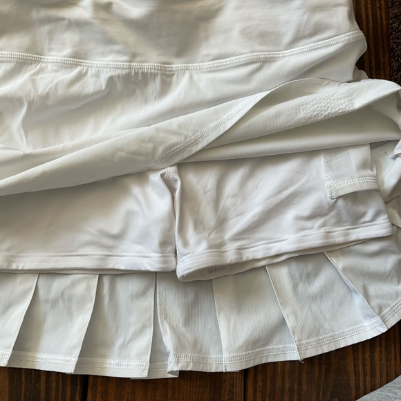 EUC, Lululemon Run: Pace Setter Skirt, White, Sz 4 - Picture 9 of 10